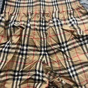 Burberry shorts
Side Stripe Vintage Check Stretch Cotton ShortsPrice
